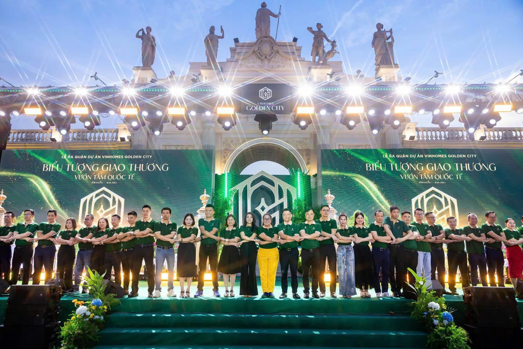Sự kiện kick-off dự án Vinhomes Golden City: cột mốc chiến lược của liên minh Tân Long Land & Iholdings 2 (Các chủ Đại lý, Chủ đầu tư, Đối tác chiến lược phân phối Dự án Vinhomes Golden City )